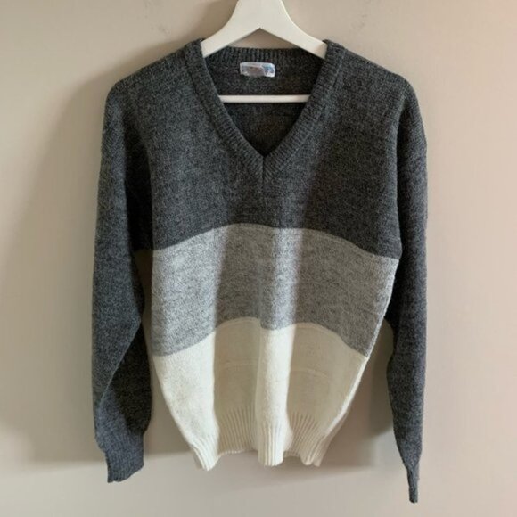 Vintage Colour Blocked Grey and White V-Neck Sweater Size Medium - Picture 4 of 8